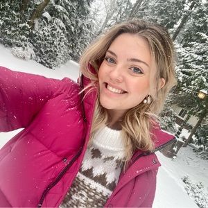 Aritzia Super Puff Shorty❄️